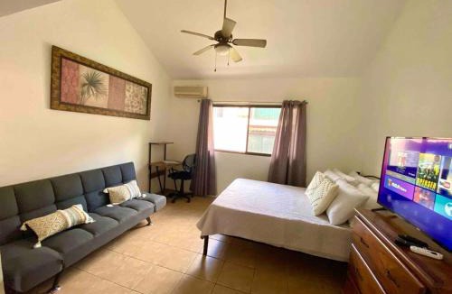 Playa Ocotal House | Cabaña en el Sol Cabin in the Sun
