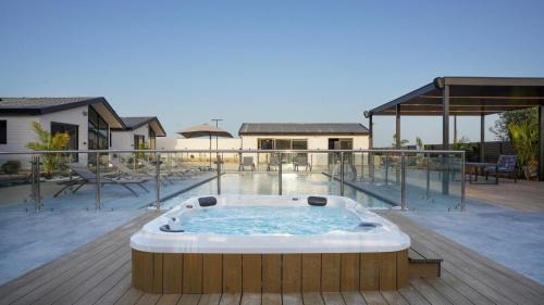 Merom HaGalil Villa | Calma Resort קלמה ריזורט סוויטות יוקרה