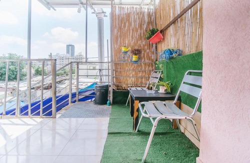 Kerem HaTeimanim Apartment | Carmel Market Apartments by the Beach