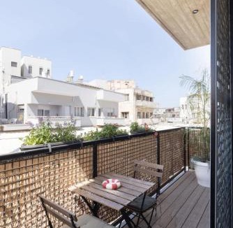 Tel Aviv City Center Apartment | Carmel Market Deluxe - Heart of Nahalat Binyamin, 5m to Beach!