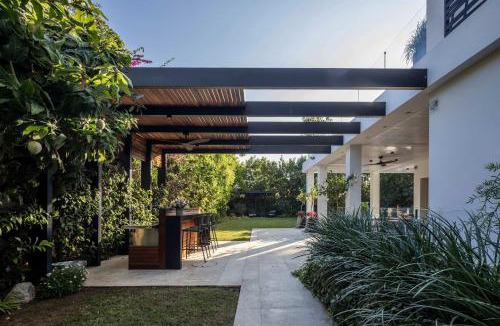 Kfar Shmaryahu Villa | Carmelo Tulip Villa