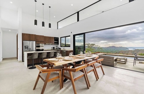 Coco Villa | Casa Alto Verde | 4 King Suites & Pool