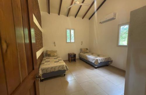 Aserradores House | Casa Amarilla