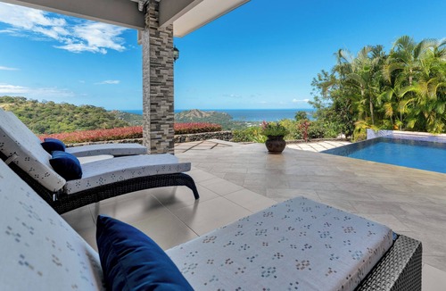 Coco House | Casa de la Reina Luxury 3-Bedroom Ocean View Home in Playas del Coco