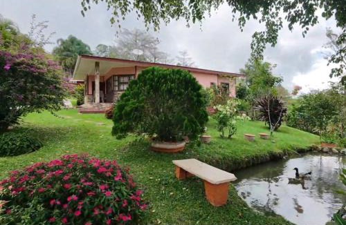 San Vito House | Casa en El Paraíso