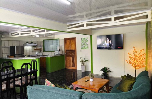 Monteverde House | Casa Rincón del Monte esta muy cerca del centro y en un barrio tranquilo.