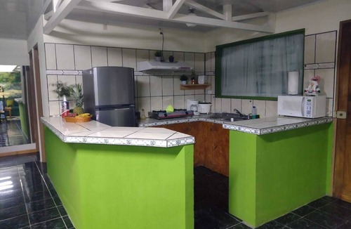 Monteverde House | Casa Rincón del Monte esta muy cerca del centro y en un barrio tranquilo.