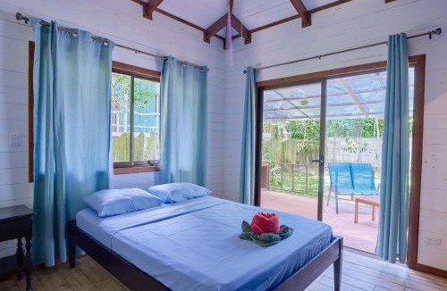 Cocles House | Casa Tulipan - Private 3bd, AC, Pool, Big Garden w' BBQ