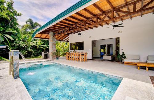 Puerto Viejo de Talamanca Villa | Casa violeta modern villa pool steps from the beach