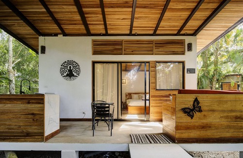 Chiguata Apartment | Casita Samsari. In the heart of Playa Chiquita