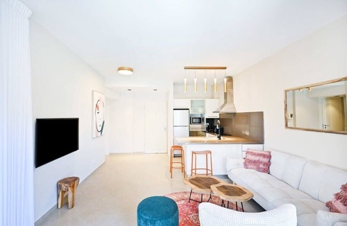 Tel Aviv Promenade Apartment | Central apartment with Jacuzzi near Bograshov Beach by HolyGuest