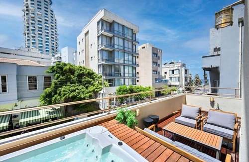 Tel Aviv Promenade Apartment | Central apartment with Jacuzzi near Bograshov Beach by HolyGuest