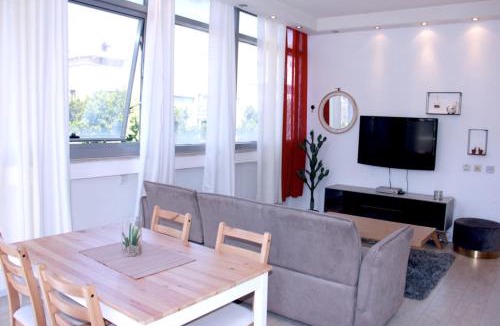 Tel Aviv Apartment | Central apartment with Shelter room -1 bedroom & living room and balcony
