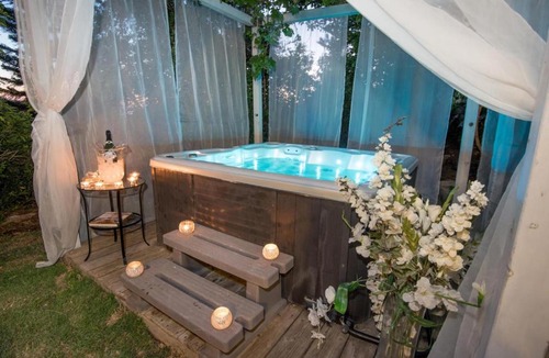 Kfar Vradim Cabin | Champagne suites