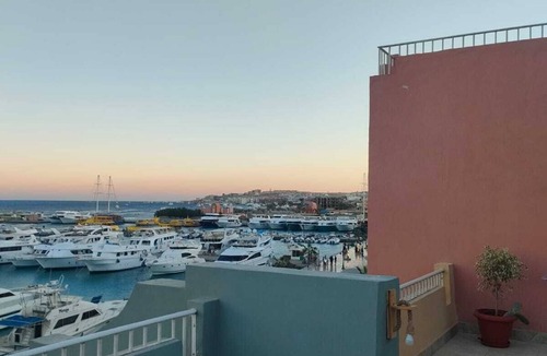 Sakkala Apartment | Charming 1-bedroom apartment with AC,Large terrace overlooking the red sea marin