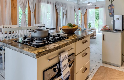 Parrita Cottage | Charming 3-bedroom cottage in Parrita with WiFi, AC