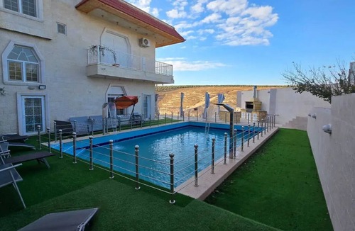 Ash Shajarah Villa | Charming 3-bedroom scenic villa with a pool, WiFi in the lovely north