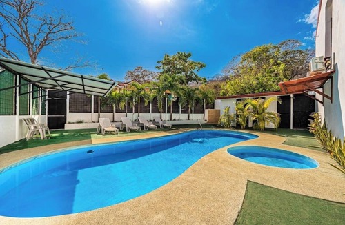 Coco Apartment | Charming, accessible apartment with high-speed Wi-Fi, Netflix & outdoor pool