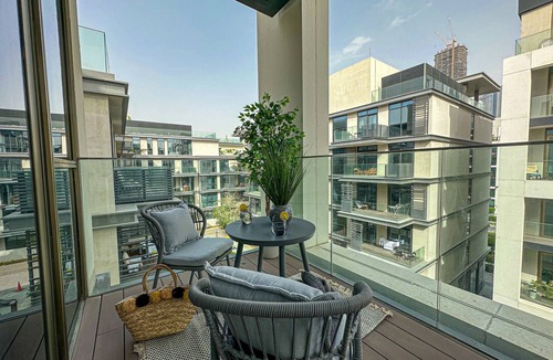 Al Wasl Apartment | Charming Retreat in CityWalk With Balcony and Pool