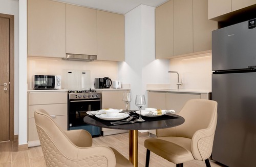 Dubai Apartment | Charming Urban Escape w/Resort-Style Facilities