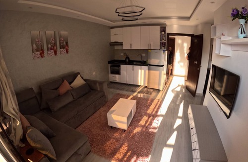 Al Mamsha El Seyahi Apartment | Chic 1-bedroom apartment near airport with swim pool and private beach