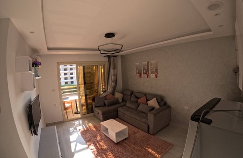 Al Mamsha El Seyahi Apartment | Chic 1-bedroom apartment near airport with swim pool and private beach
