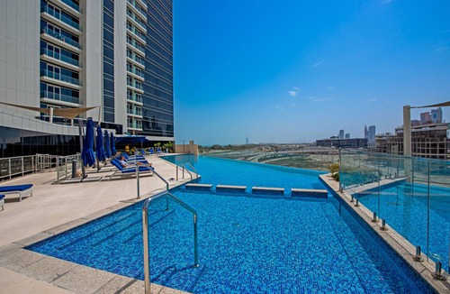 Dubai Media City Apartment | Chic Coastal Escape w/Open Sea Vws on Palm Entry
