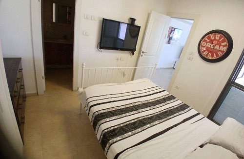 Herzliya Pituach Hotel | Chic hotel suite in superb Herzliya with fitness room, WiFi and pool