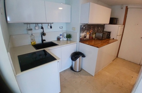 Herzliya Pituach Hotel | Chic hotel suite in superb Herzliya with fitness room, WiFi and pool