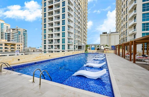 Dubai Marina Apartment | Chic Marina View - Timeless Studio Escape