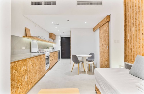 Dubai Apartment | Chic Studio with Pool and Gym Access I 18-Mins to Dubai Expo City