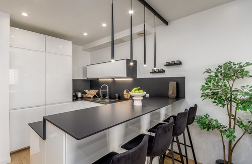 Nachlaot Apartment | City Center Apartment With Balcony in Jerusalem