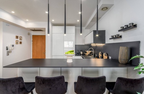 Nachlaot Apartment | City Center Apartment With Balcony in Jerusalem