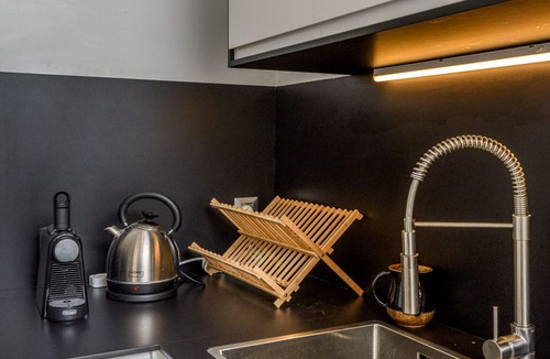 Nachlaot Apartment | City Center Apartment With Balcony in Jerusalem