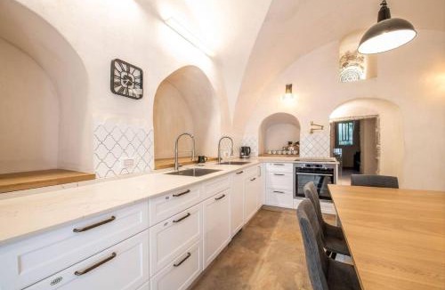 Nachlaot House | City Center Luxury
