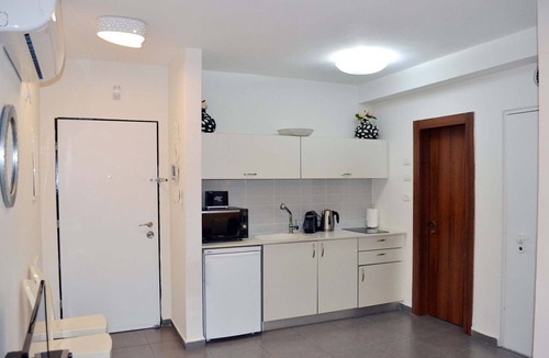 Tel Aviv Promenade Apartment | Classic 1BR in City Center near Beach by FeelHome