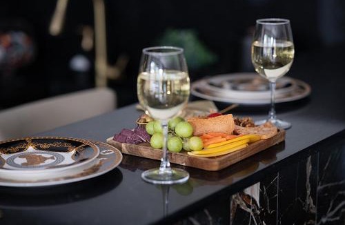 Sde Eliezer Apartment | Classic LA Luxury Boutique שדה אליעזר