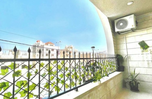 Al Jubeiha House | Classy 3 Bedroom Apartment