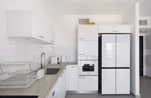 Rishon LeTsiyon Apartment | Coastal 4BR Apt l Balcony & Mamad -Bldg Renovation