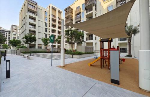 Dubai Apartment | Coastal Charm Casita : 1BR Creek Beach Elegance