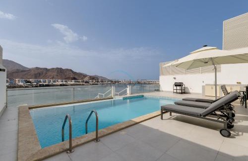 Sharm Apartment | Coastal Escape with Private Pool, Breathtaking Sea And Mountain Views, Near Al Aqah Beach - Al Dana Island, Fujairah by Deluxe Holiday Homes