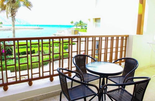 As Sifah Apartment | Coastal Haven Flat - One Bedroom Apartment, Sleeps 2