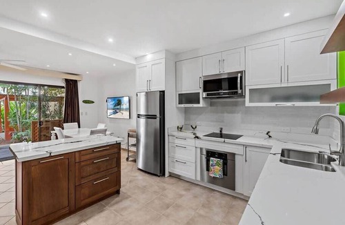 Coco Apartment | Colorful & Private 2-Bedroom Condo Just a Short Walk from the Beach