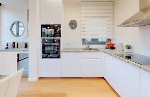 Tel Aviv City Center Apartment | Colorful Shenkin 3-BR by HolyGuest