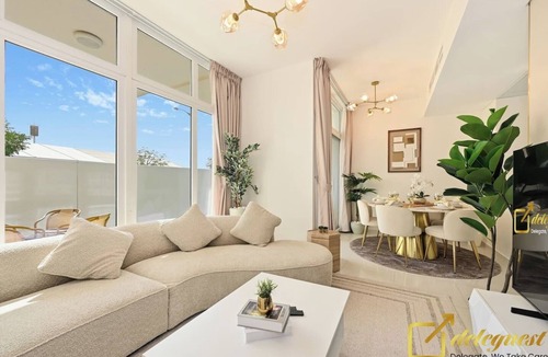 Dubai House | Contemporary 3-Bedroom Villa by Deleguest