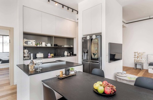 Kerem HaTeimanim Apartment | Contemporary 3BR Apt Near Geula Beach by HolyGuest