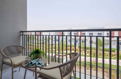 Dubai Villa | Contemporary 3BR Maid's Room Villa w Backyard!