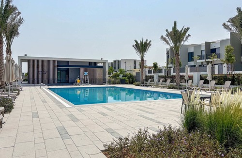 Dubai Villa | Contemporary 3BR Maid's Room Villa w Backyard!