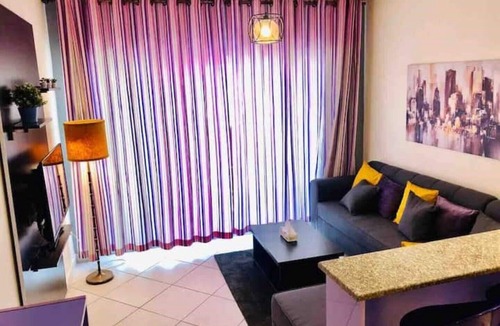 Al Swaifyeh Apartment | Contemporary studio 13 mins to downtown - few steps to great foods, cafes, shops