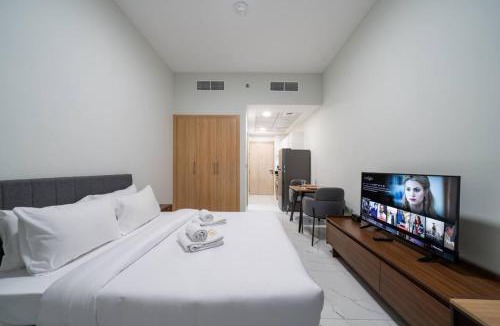 Jebel Ali Apartment | Contemporary Studio Getaway in Jebel Ali